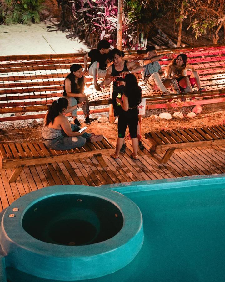 El Zoo Hostel, Bar & Pool Паломіно Екстер'єр фото